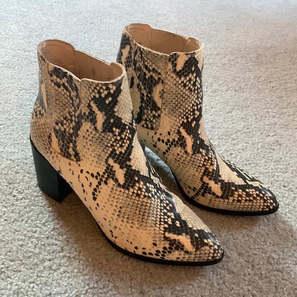 ‼️LAST CHANCE‼️ STEVE MADDEN SNAKESKIN BOOTIES